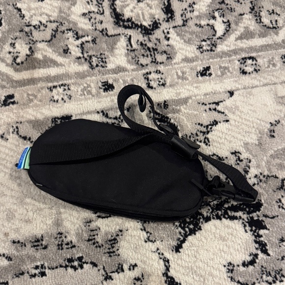 Therabody Black Belt Bag for Men - Picture 2 of 2